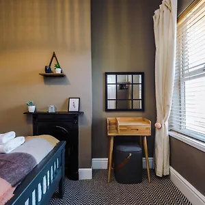 https://cornwall-house.hotelsin-chester.com