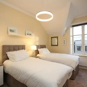 https://luxury-grade-2-listed-2-bedroom-apartment-in-the-centre.hotelsin-chester.com