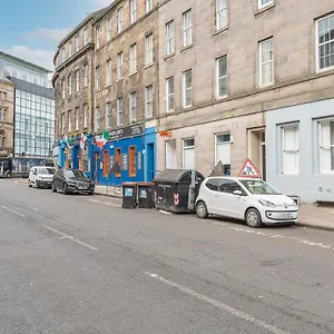 https://contemporary-3-bed-city-centre-appartment-ensuite.edinburghhotelsuk.org