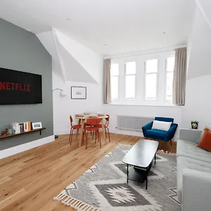 The Artist's House Apartment